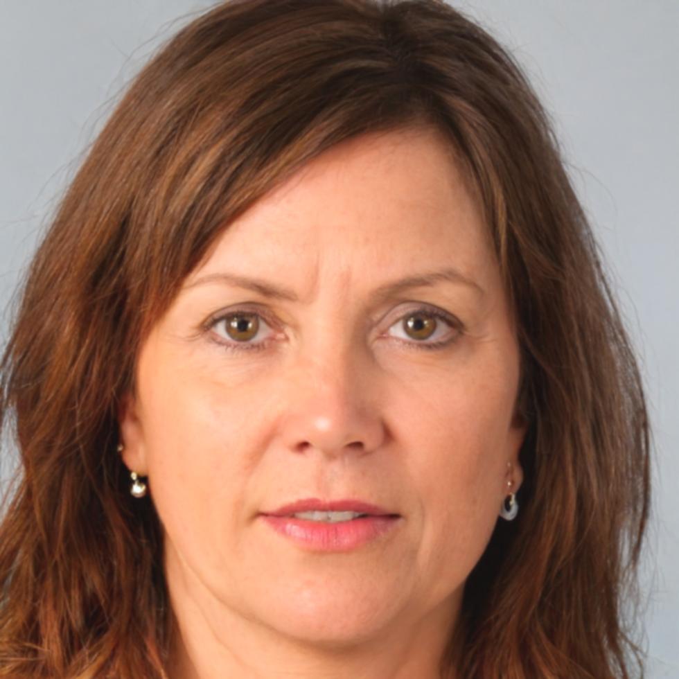 Formatrice experte en analyse financière présentant des méthodes pédagogiques avancées